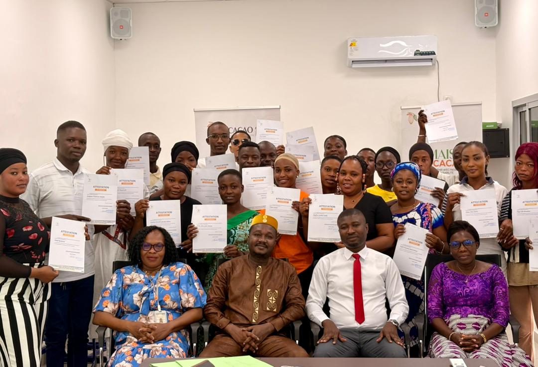 Remise d’attestations : photo de groupe